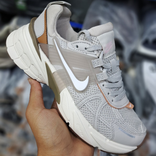کتونی رانینگ و پیاده روی زنانه نایک کلشون وی تو کی nike v2k / ضمانت ویتنام و کیفیت / سایز ۳۷ الا 40