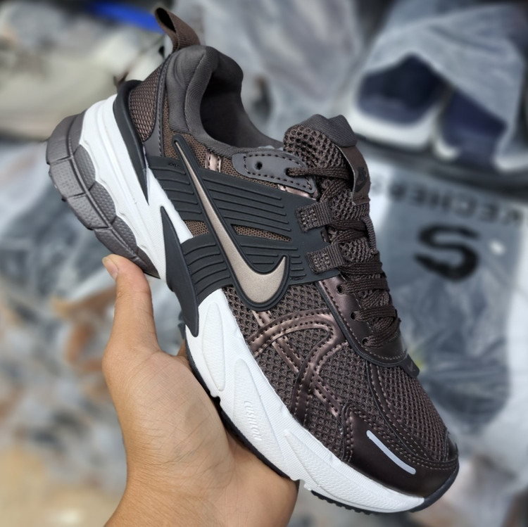 کتونی رانینگ و پیاده روی زنانه نایک کلشون وی تو کی nike v2k / ضمانت ویتنام و کیفیت / سایز ۳۷ الا 40