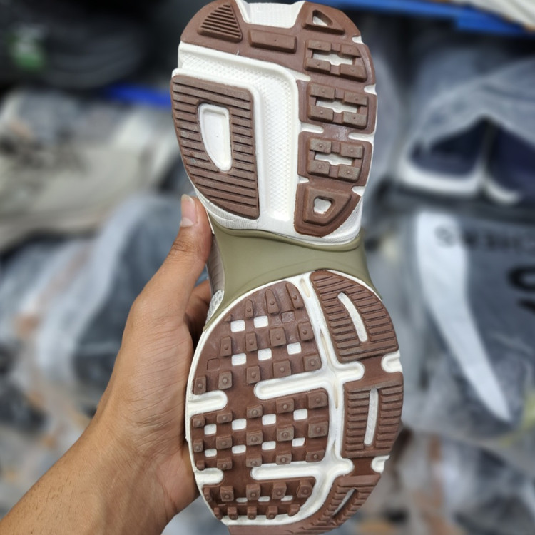 کتونی رانینگ و پیاده روی زنانه نایک کلشون وی تو کی nike v2k / ضمانت ویتنام و کیفیت / سایز ۳۷ الا 40