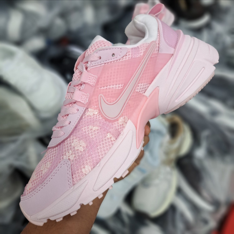 کتونی رانینگ و پیاده روی زنانه نایک کلشون وی تو کی nike v2k / ضمانت ویتنام و کیفیت / سایز ۳۷ الا 40