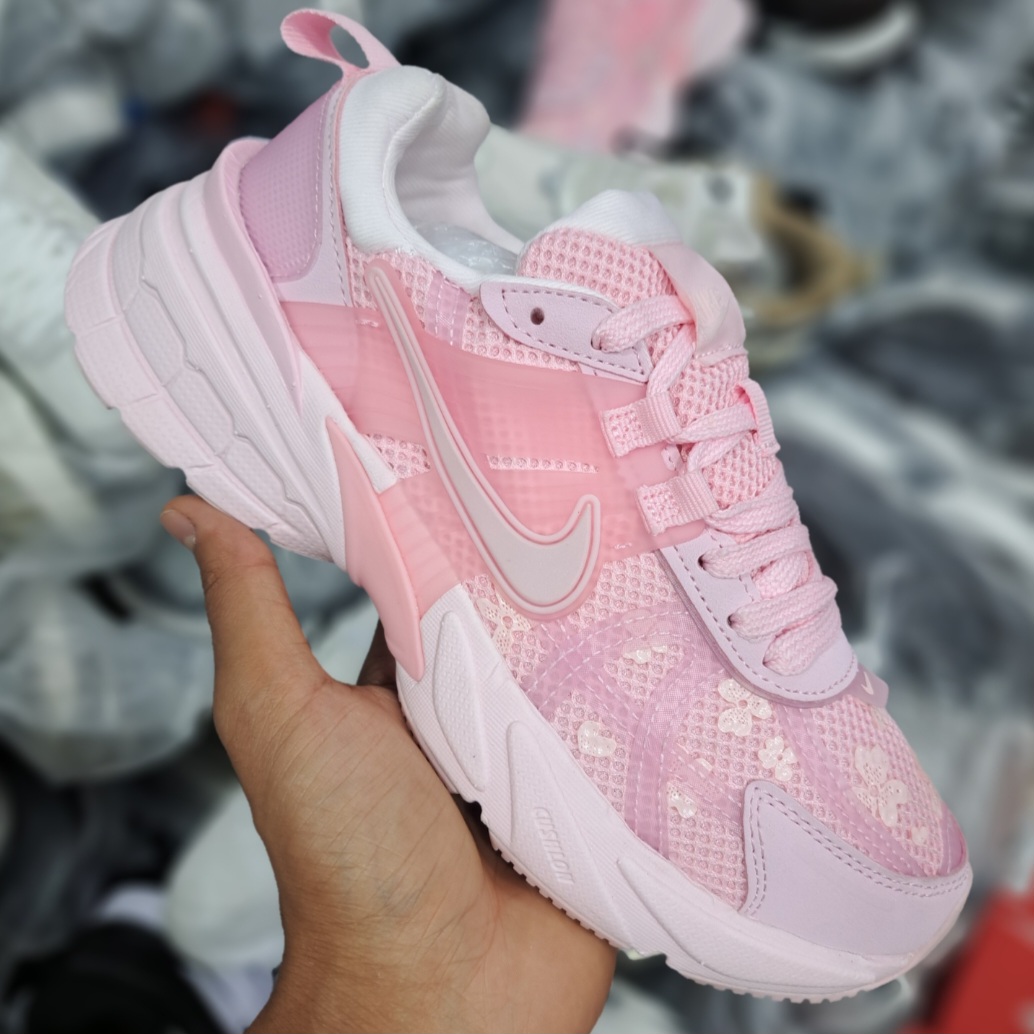 کتونی رانینگ و پیاده روی زنانه نایک کلشون وی تو کی nike v2k / ضمانت ویتنام و کیفیت / سایز ۳۷ الا 40