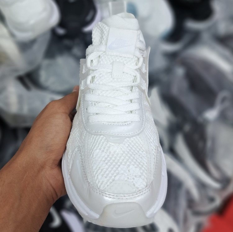 کتونی رانینگ و پیاده روی زنانه نایک کلشون وی تو کی nike v2k / ضمانت ویتنام و کیفیت / سایز ۳۷ الا 40