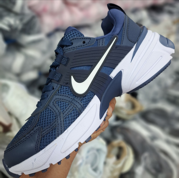 کتونی رانینگ و پیاده روی ست زنانه و مردانه نایک کلشون وی تو کی nike v2k / ضمانت ویتنام و کیفیت / سایز ۳۷ الا ۴۵
