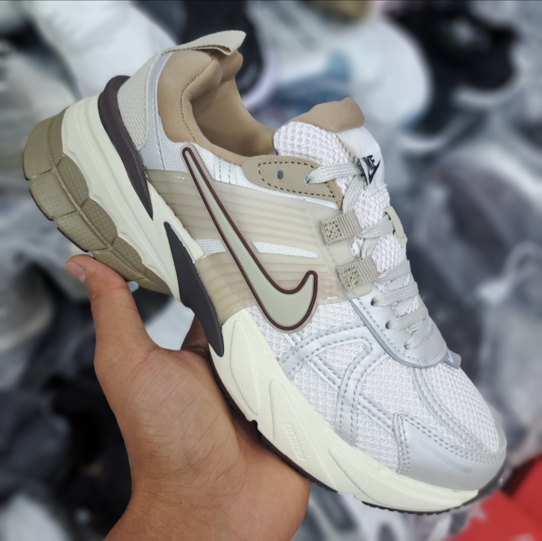 کتونی رانینگ و پیاده روی ست زنانه و مردانه نایک کلشون وی تو کی nike v2k / ضمانت ویتنام و کیفیت / سایز ۳۷ الا ۴۵