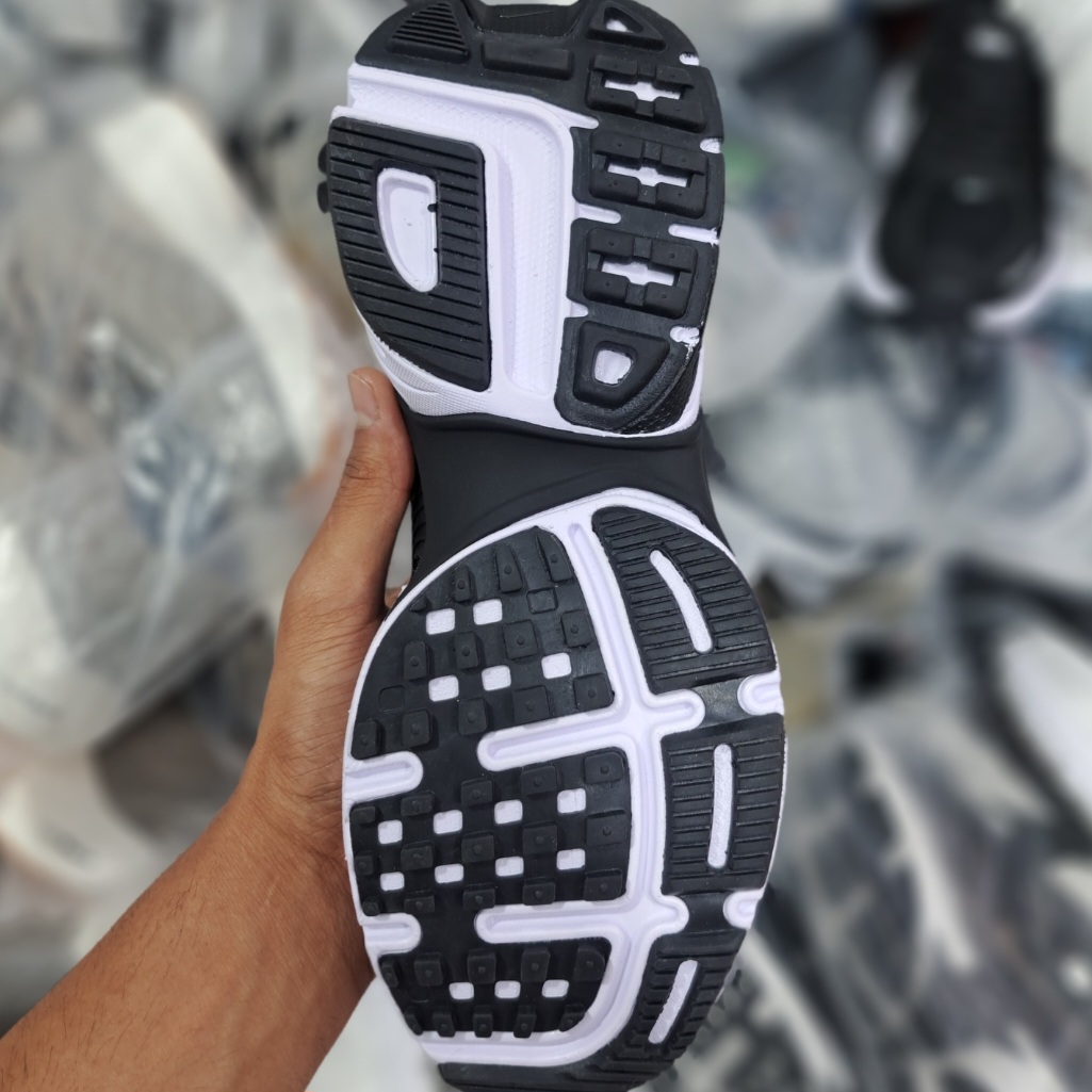 کتونی رانینگ و پیاده روی ست زنانه و مردانه نایک کلشون وی تو کی nike v2k / ضمانت ویتنام و کیفیت / سایز ۳۷ الا ۴۵