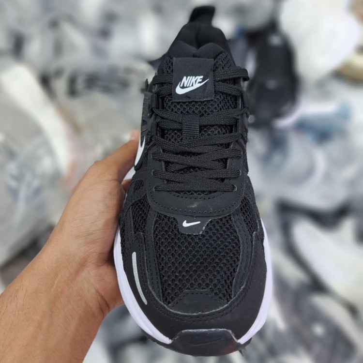 کتونی رانینگ و پیاده روی ست زنانه و مردانه نایک کلشون وی تو کی nike v2k / ضمانت ویتنام و کیفیت / سایز ۳۷ الا ۴۵