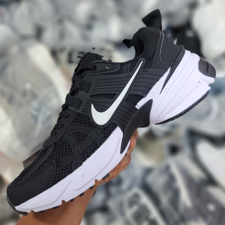 کتونی رانینگ و پیاده روی ست زنانه و مردانه نایک کلشون وی تو کی nike v2k / ضمانت ویتنام و کیفیت / سایز ۳۷ الا ۴۵