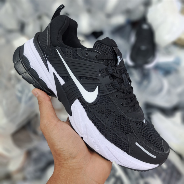 کتونی رانینگ و پیاده روی ست زنانه و مردانه نایک کلشون وی تو کی nike v2k / ضمانت ویتنام و کیفیت / سایز ۳۷ الا ۴۵