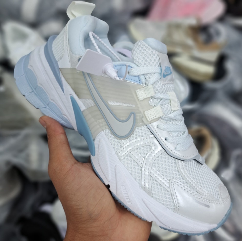 کتونی رانینگ و پیاده روی ست زنانه و مردانه نایک کلشون وی تو کی nike v2k / ضمانت ویتنام و کیفیت / سایز ۳۷ الا ۴۵