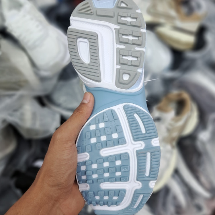 کتونی رانینگ و پیاده روی ست زنانه و مردانه نایک کلشون وی تو کی nike v2k / ضمانت ویتنام و کیفیت / سایز ۳۷ الا ۴۵