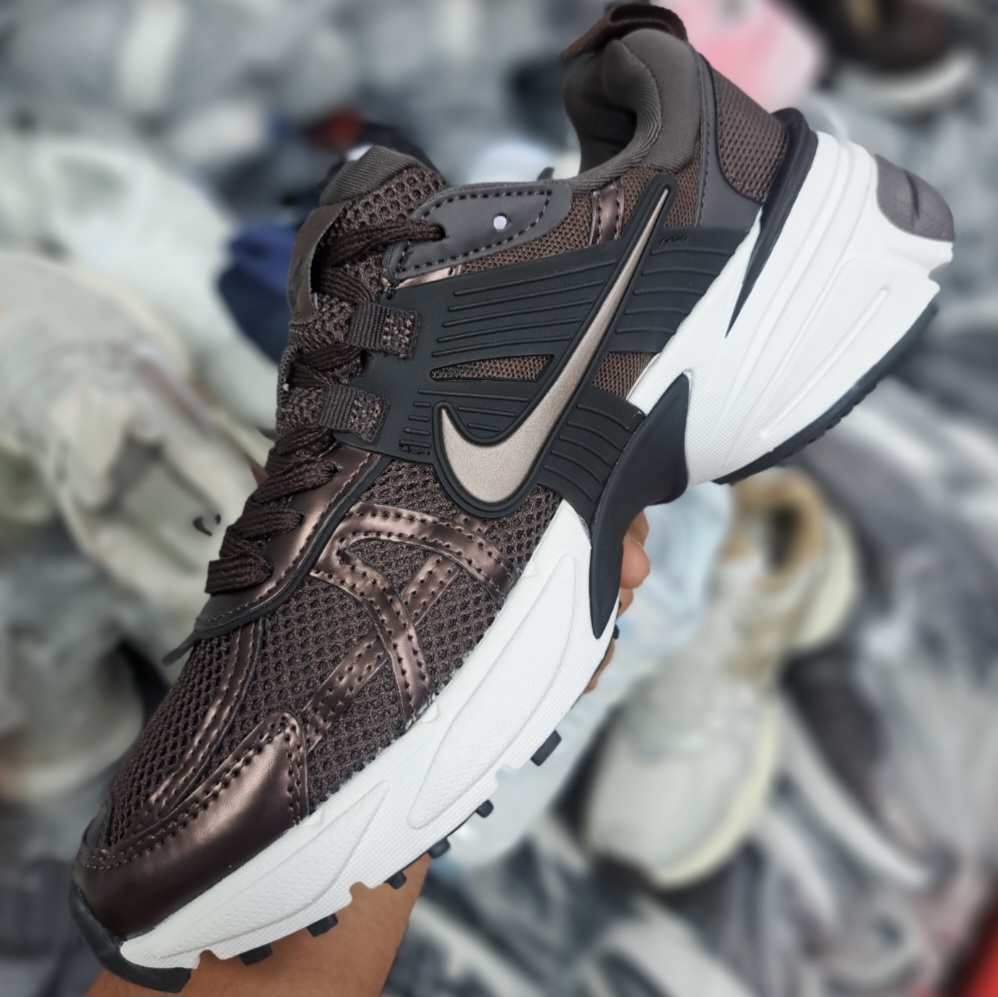 کتونی رانینگ و پیاده روی ست زنانه و مردانه نایک کلشون وی تو کی nike v2k / ضمانت ویتنام و کیفیت / سایز ۳۷ الا ۴۵