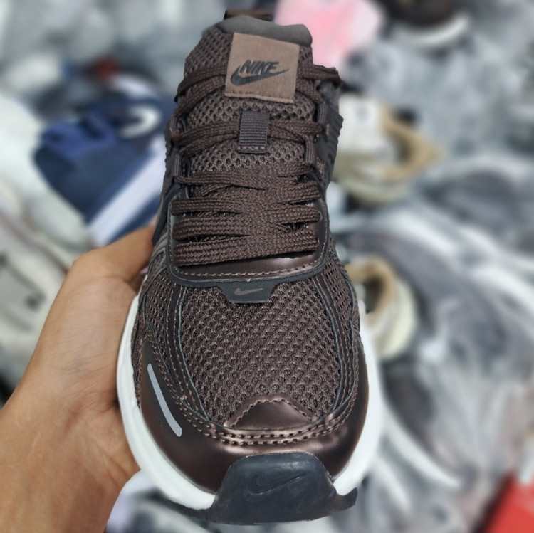 کتونی رانینگ و پیاده روی ست زنانه و مردانه نایک کلشون وی تو کی nike v2k / ضمانت ویتنام و کیفیت / سایز ۳۷ الا ۴۵