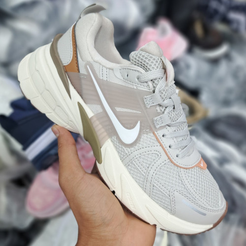 کتونی رانینگ و پیاده روی ست زنانه و مردانه نایک کلشون وی تو کی nike v2k / ضمانت ویتنام و کیفیت / سایز ۳۷ الا ۴۵