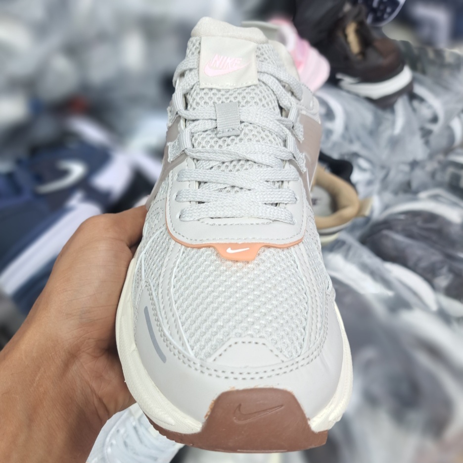 کتونی رانینگ و پیاده روی ست زنانه و مردانه نایک کلشون وی تو کی nike v2k / ضمانت ویتنام و کیفیت / سایز ۳۷ الا ۴۵