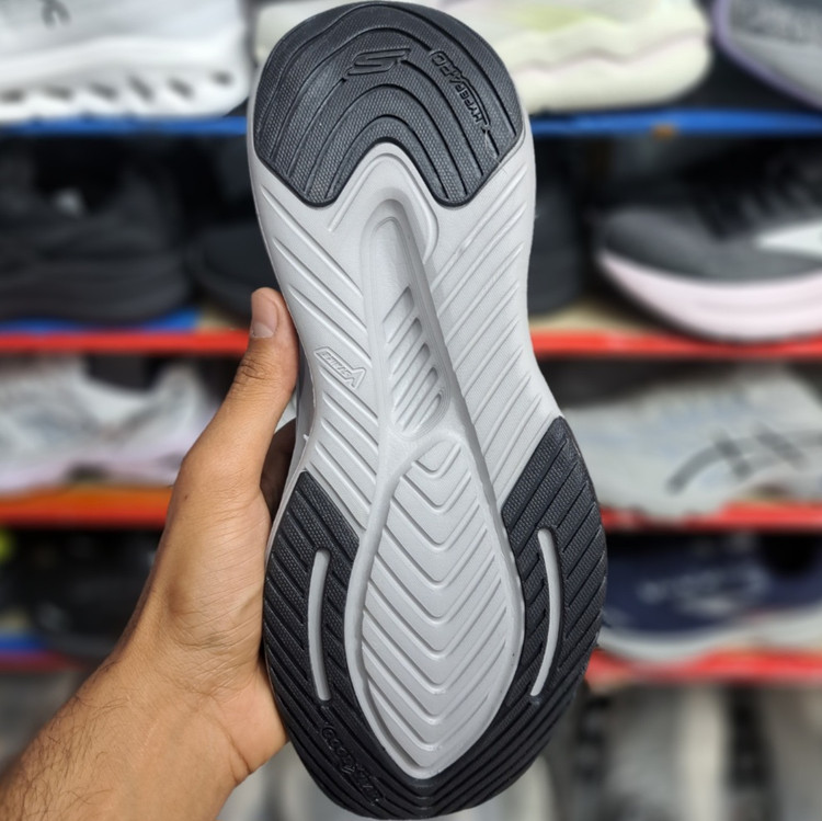 کتونی مسترکوالیتی اسکیچرز گو ران Skechers gorun / ضمانت ویتنام و کیفیت ۲۰۲۵ / سایز ۴۰ الا ۴۵