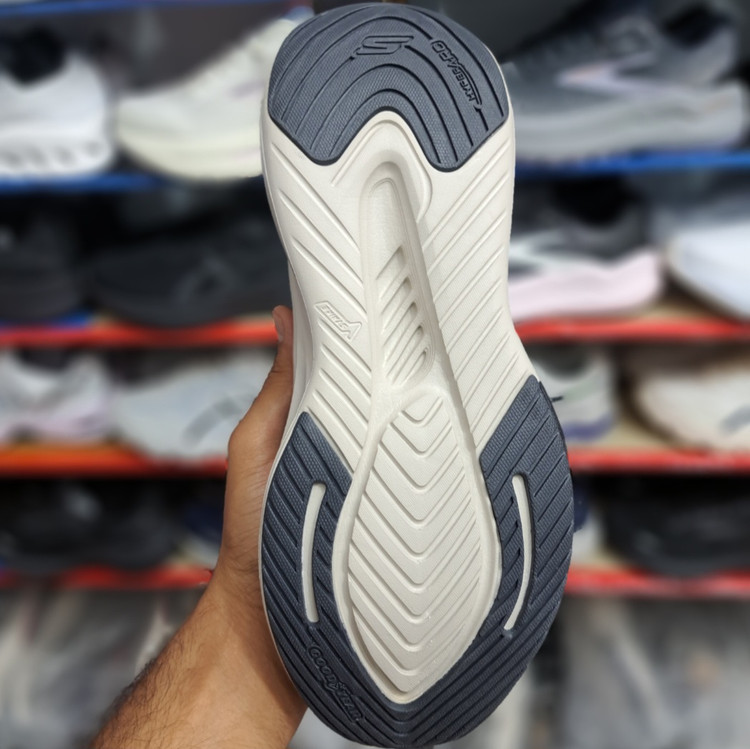 کتونی مسترکوالیتی اسکیچرز گو ران Skechers gorun / ضمانت ویتنام و کیفیت ۲۰۲۵ / سایز ۴۰ الا ۴۵