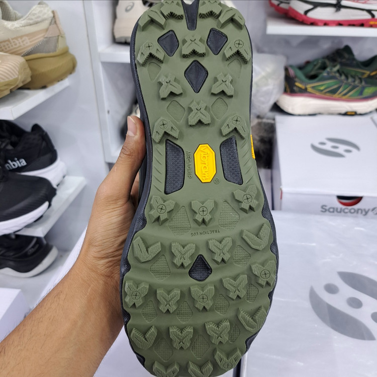 کتونی مسترکوالیتی کلمبیا گورتکس Colombia goretex / زیره ویبرام / ضمانت ویتنامی و کیفیت / سایز ۴۰ الا ۴۵