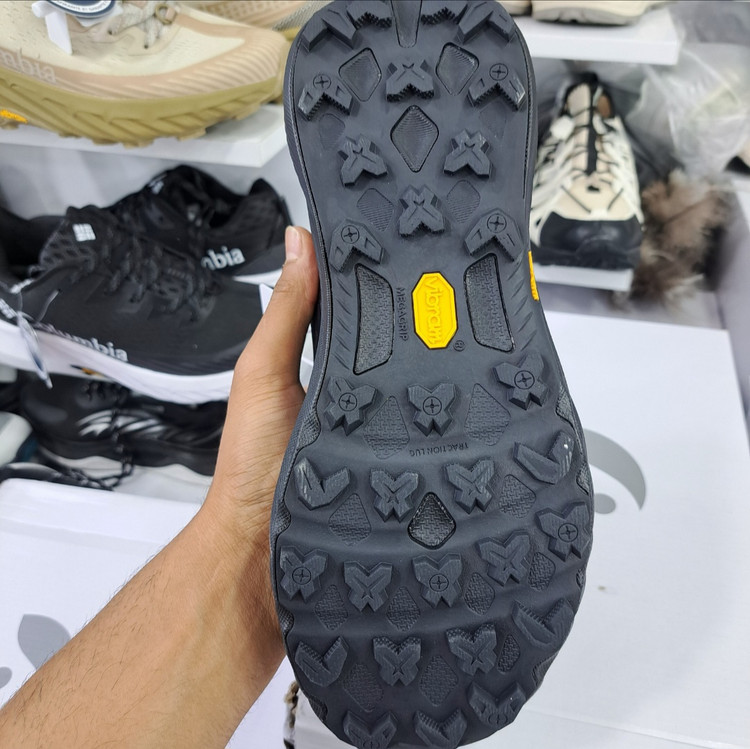کتونی مسترکوالیتی کلمبیا گورتکس Colombia goretex / زیره ویبرام / ضمانت ویتنامی و کیفیت / سایز ۴۰ الا ۴۵