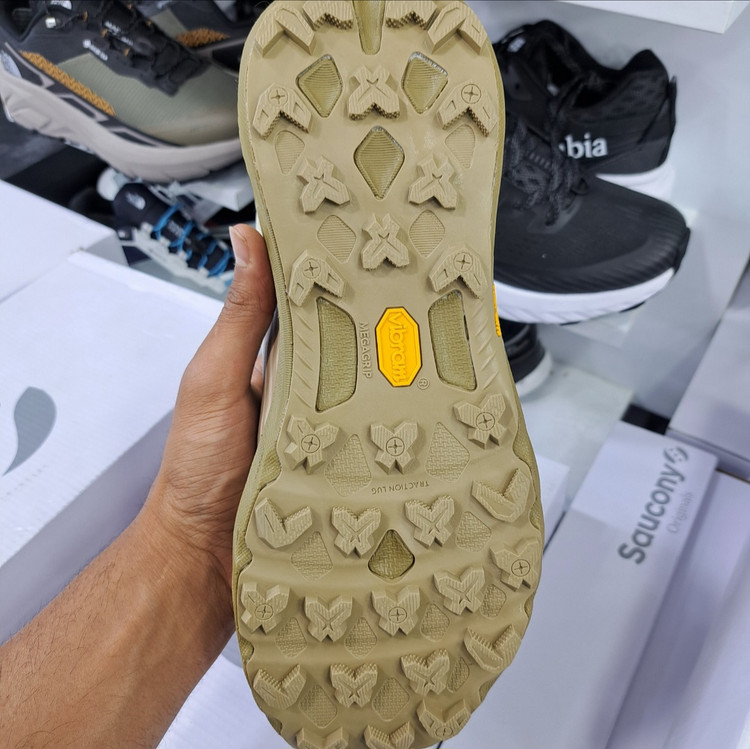 کتونی مسترکوالیتی کلمبیا گورتکس Colombia goretex / زیره ویبرام / ضمانت ویتنامی و کیفیت / سایز ۴۰ الا ۴۵