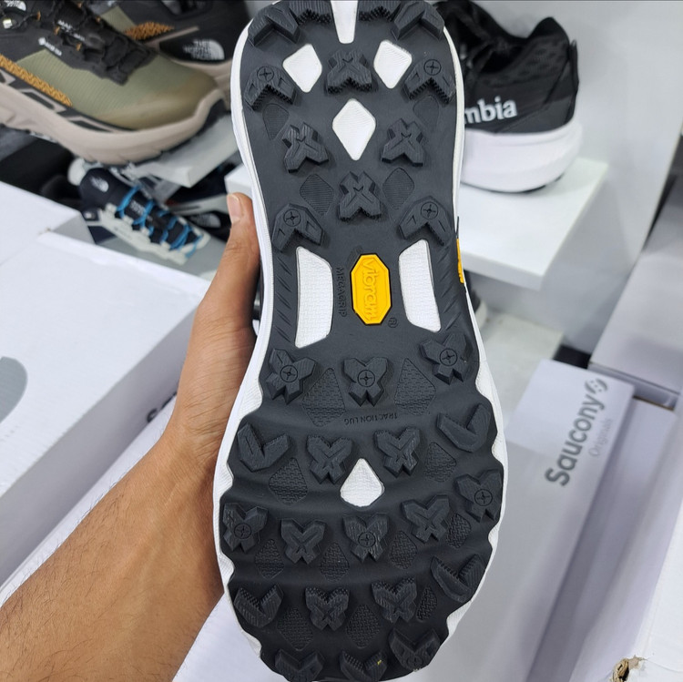 کتونی مسترکوالیتی کلمبیا گورتکس Colombia goretex / زیره ویبرام / ضمانت ویتنامی و کیفیت / سایز ۴۰ الا ۴۵