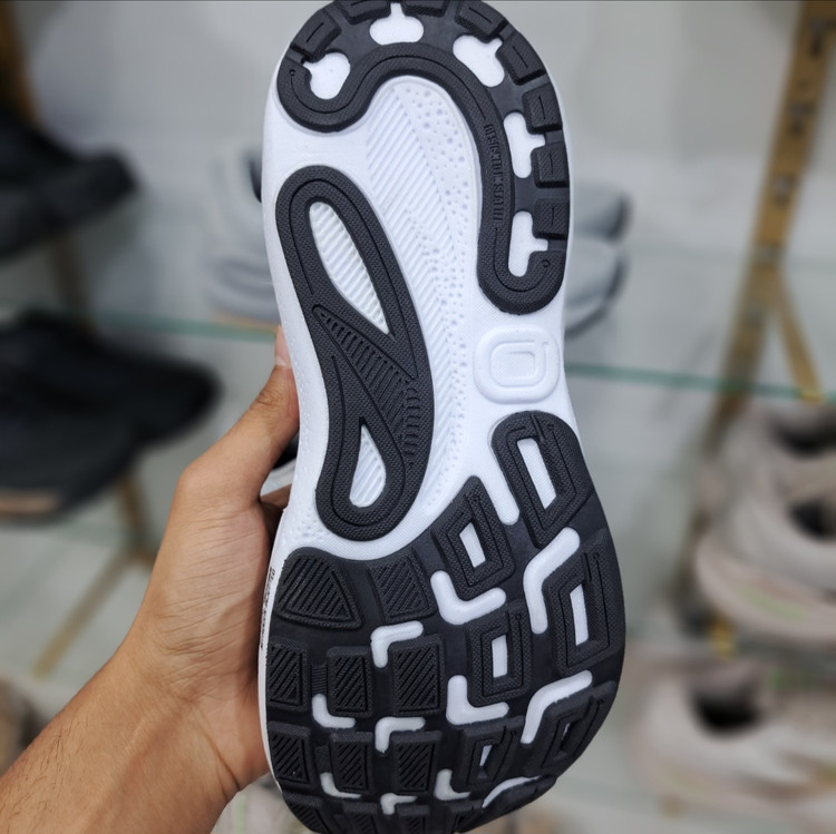 کتونی رانینگ و پیاده روی مردانه بروکس آدرنالین جی تی اس ۲۴ Brooks adrenaline gts 24 / ضمانت کیفیت و ویتنام / سایز ۴۰ الا ۴۵