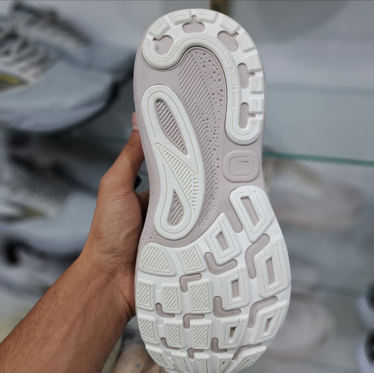 کتونی رانینگ و پیاده روی مردانه بروکس آدرنالین جی تی اس ۲۴ Brooks adrenaline gts 24 / ضمانت کیفیت و ویتنام / سایز ۴۰ الا ۴۵