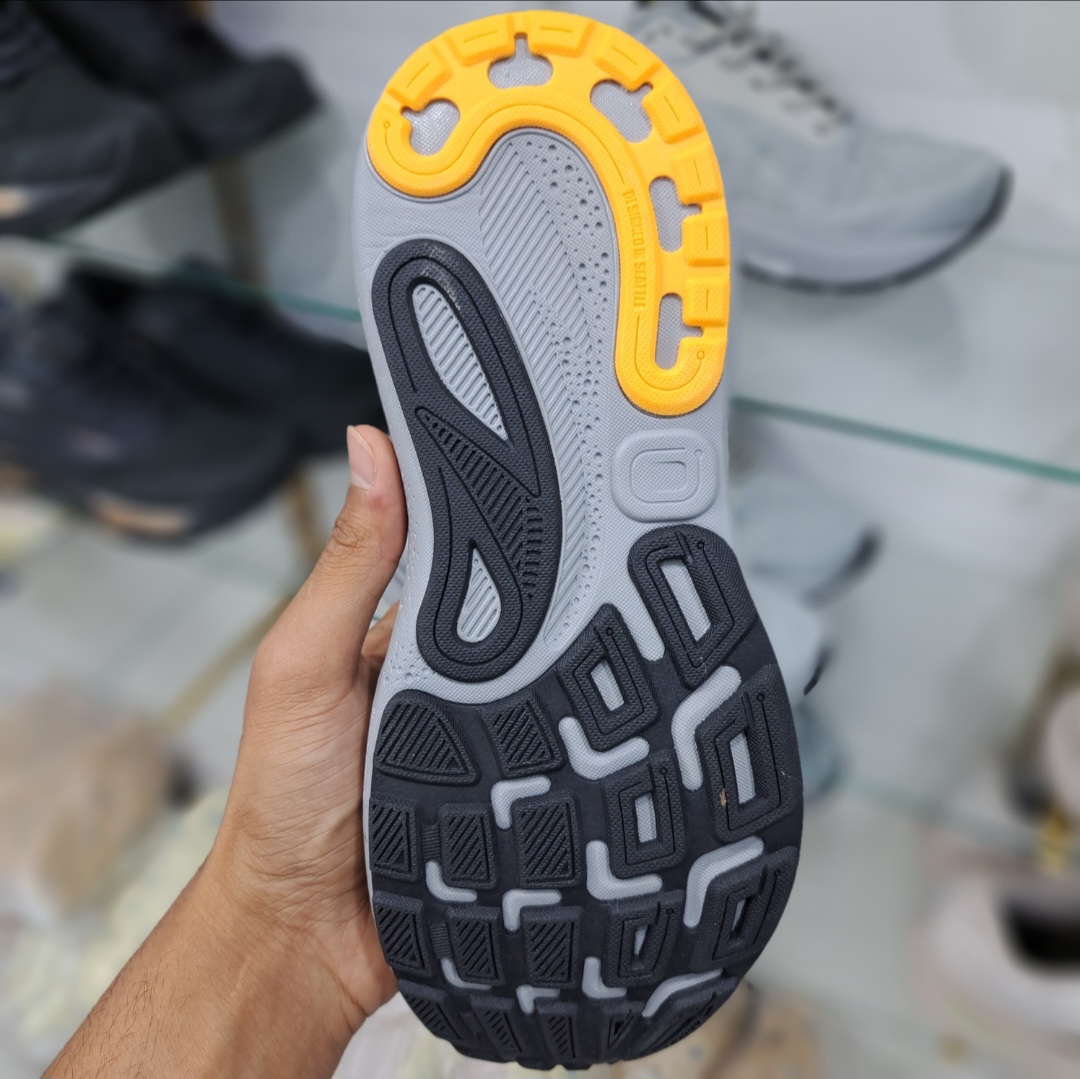 کتونی رانینگ و پیاده روی مردانه بروکس آدرنالین جی تی اس ۲۴ Brooks adrenaline gts 24 / ضمانت کیفیت و ویتنام / سایز ۴۰ الا ۴۵