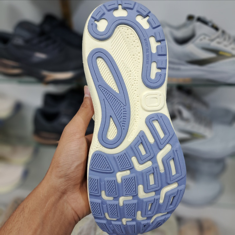 کتونی رانینگ و پیاده روی مردانه بروکس آدرنالین جی تی اس ۲۴ Brooks adrenaline gts 24 / ضمانت کیفیت و ویتنام / سایز ۴۰ الا ۴۵