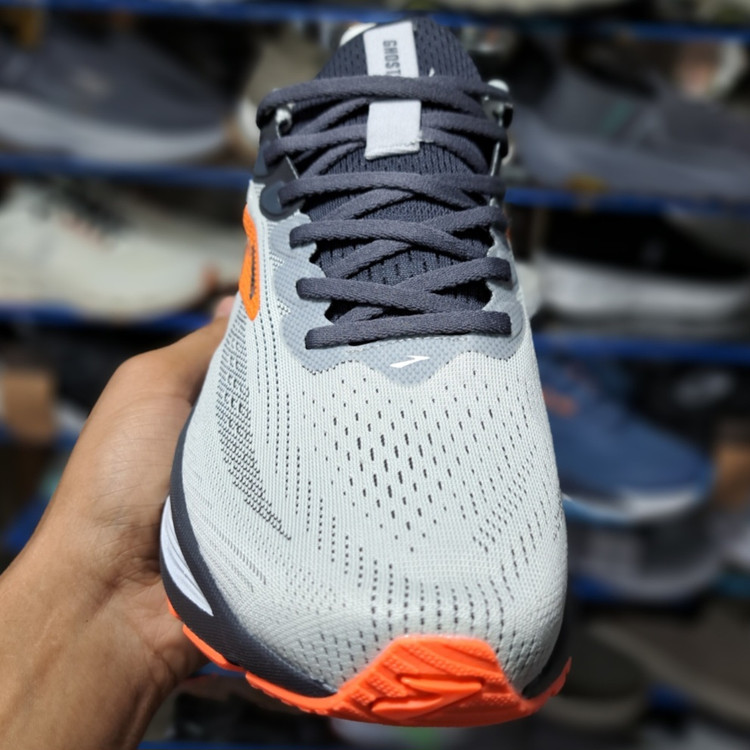 کتونی رانینگ و پیاده روی بروکس گاست ۱۷ Brooks ghost 17 / ضمانت کیفیت / سایز ۴۰ تا ۴۵