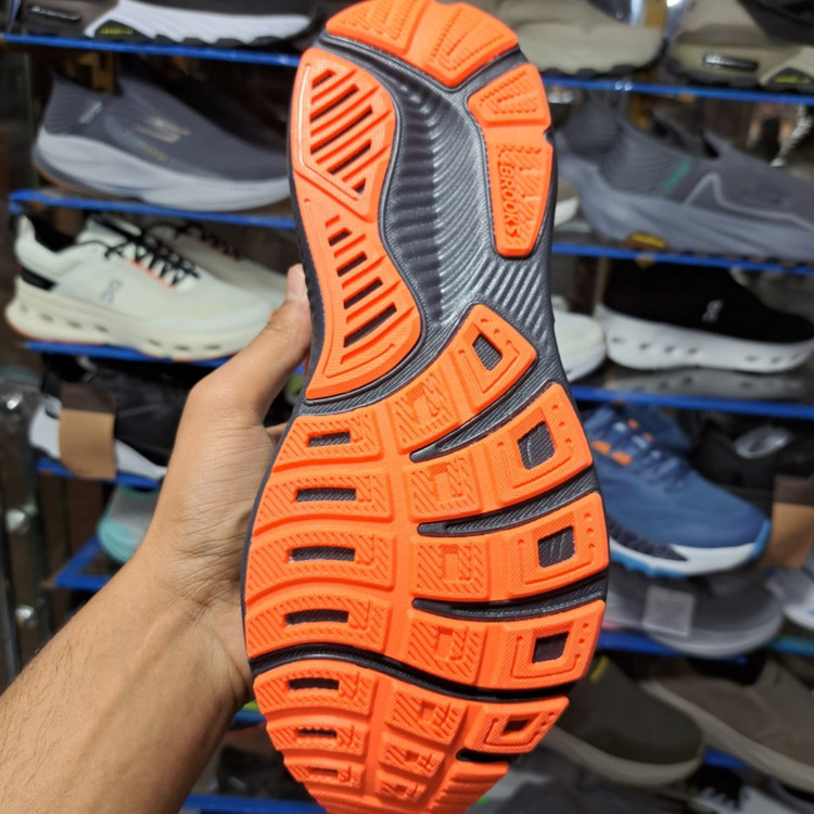 کتونی رانینگ و پیاده روی بروکس گاست ۱۷ Brooks ghost 17 / ضمانت کیفیت / سایز ۴۰ تا ۴۵