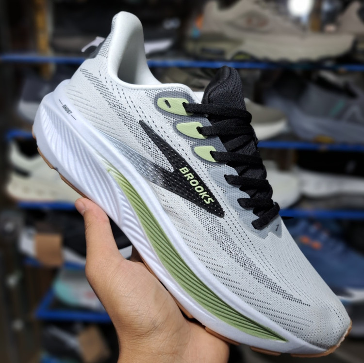 کتونی رانینگ و پیاده روی بروکس گاست ۱۷ Brooks ghost 17 / ضمانت کیفیت / سایز ۴۰ تا ۴۵