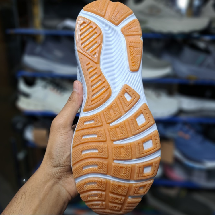 کتونی رانینگ و پیاده روی بروکس گاست ۱۷ Brooks ghost 17 / ضمانت کیفیت / سایز ۴۰ تا ۴۵