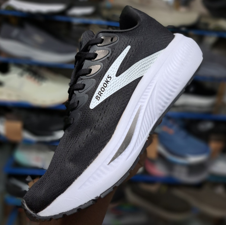 کتونی رانینگ و پیاده روی بروکس گاست ۱۷ Brooks ghost 17 / ضمانت کیفیت / سایز ۴۰ تا ۴۵