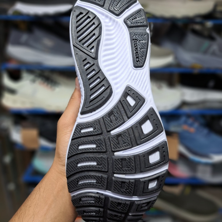 کتونی رانینگ و پیاده روی بروکس گاست ۱۷ Brooks ghost 17 / ضمانت کیفیت / سایز ۴۰ تا ۴۵