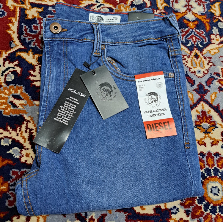 شلوار راسته اورجینال برند دیزل Diesel jeans / آبی میانه / ضمانت کیفیت / سایز ۳۸ الا ۵۰
