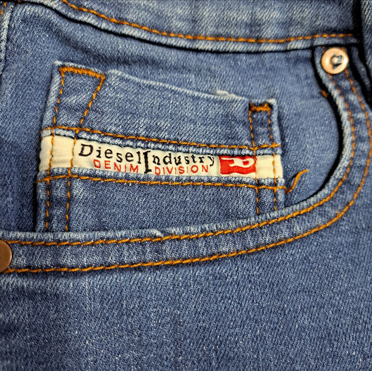 شلوار راسته اورجینال برند دیزل Diesel jeans / آبی میانه / ضمانت کیفیت / سایز ۳۸ الا ۵۰
