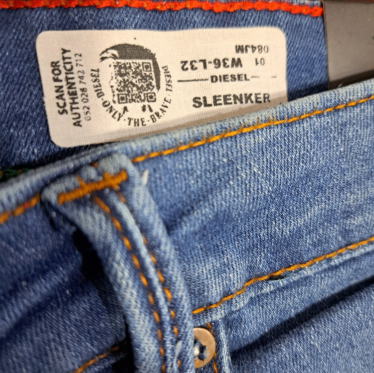 شلوار راسته اورجینال برند دیزل Diesel jeans / آبی میانه / ضمانت کیفیت / سایز ۳۸ الا ۵۰