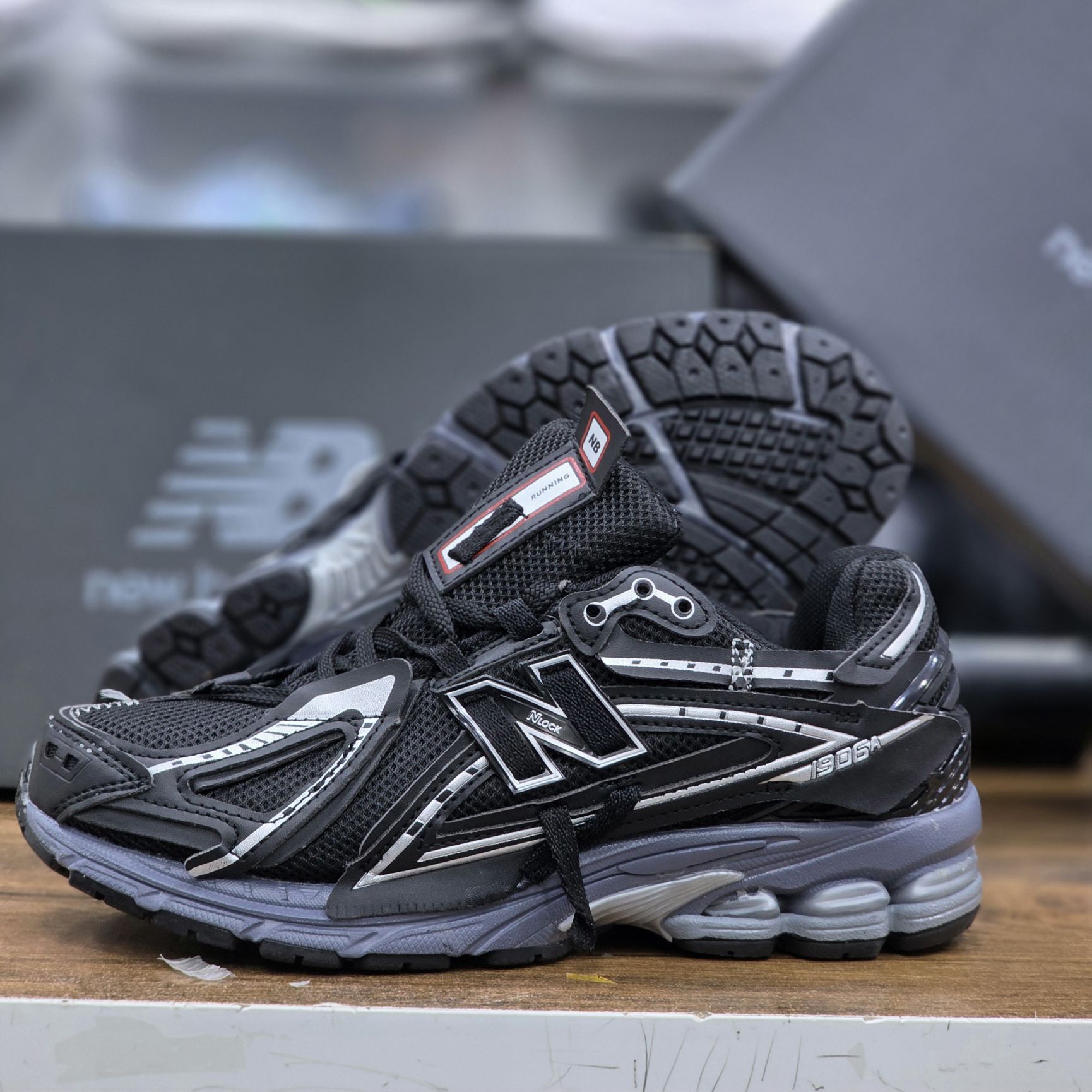 کتونی ست زنانه و مردانه نیوبالانس ۱۹۰۶ newbalance 1906 / راحتی بالا و استایل خاص / ضمانت کیفیت ۲۰۲۵ / سایز ۳۸ الا ۴۵