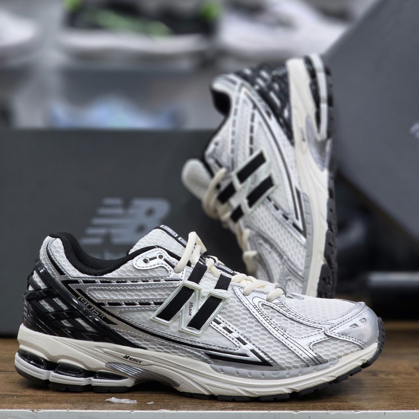 کتونی ست زنانه و مردانه نیوبالانس ۱۹۰۶ newbalance 1906 / راحتی بالا و استایل خاص / ضمانت کیفیت ۲۰۲۵ / سایز ۳۸ الا ۴۵