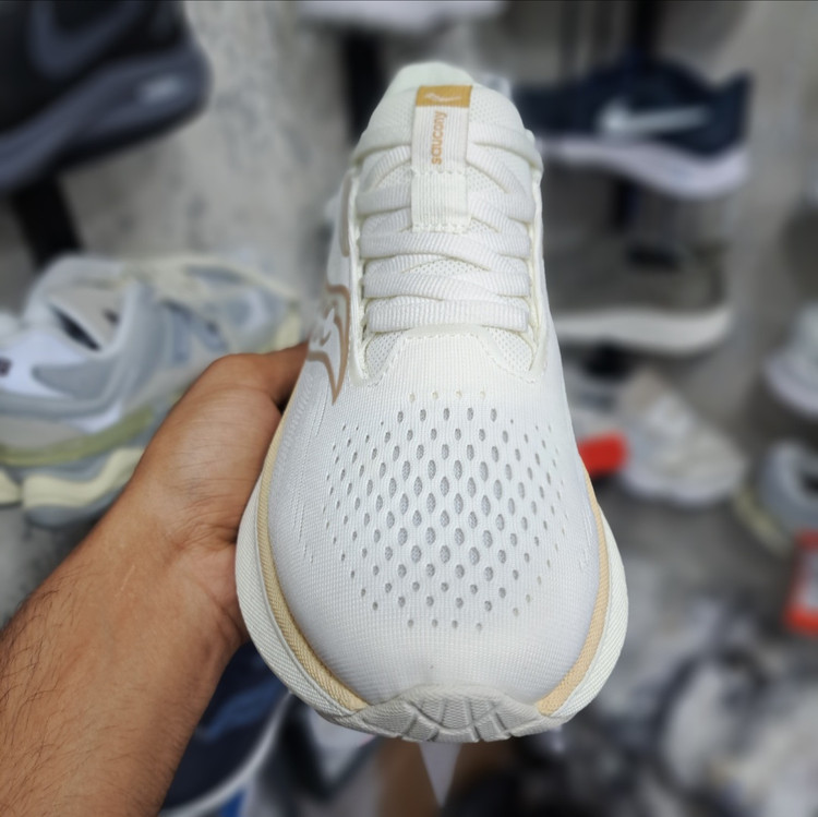 کتونی رانینگ و پیاده روی ساکونی راید ۱۸ Saucony Ride 18 / ضمانت کیفیت و ویتنام / سایز ۴۰ الا ۴۵