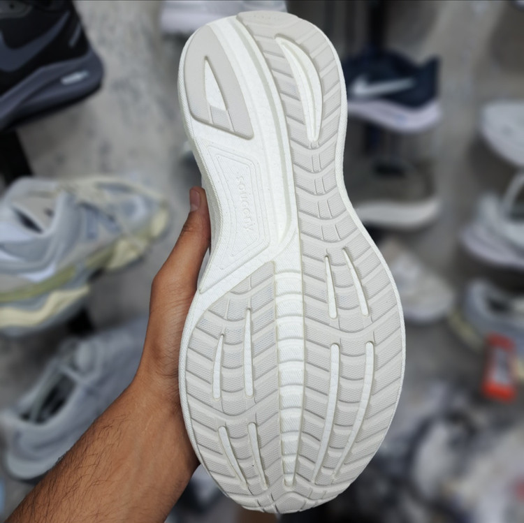 کتونی رانینگ و پیاده روی ساکونی راید ۱۸ Saucony Ride 18 / ضمانت کیفیت و ویتنام / سایز ۴۰ الا ۴۵
