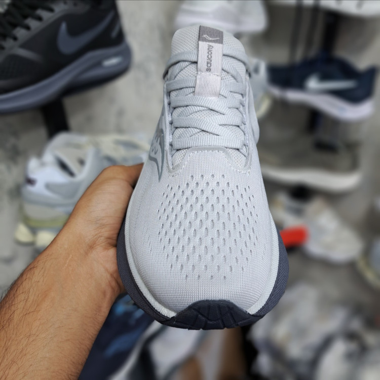کتونی رانینگ و پیاده روی ساکونی راید ۱۸ Saucony Ride 18 / ضمانت کیفیت و ویتنام / سایز ۴۰ الا ۴۵