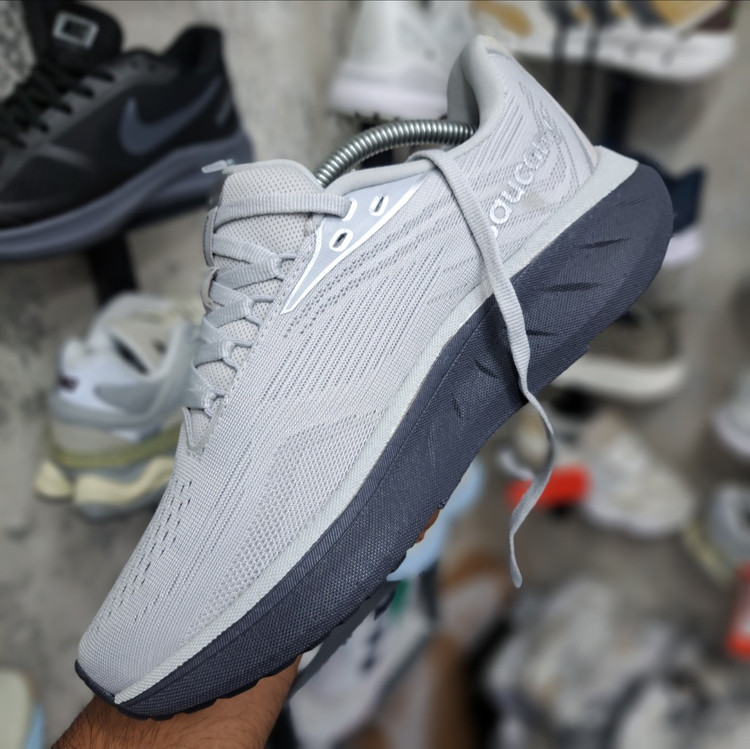 کتونی رانینگ و پیاده روی ساکونی راید ۱۸ Saucony Ride 18 / ضمانت کیفیت و ویتنام / سایز ۴۰ الا ۴۵