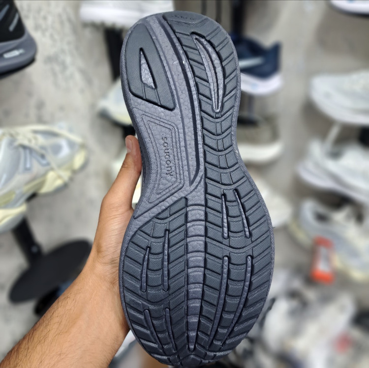 کتونی رانینگ و پیاده روی ساکونی راید ۱۸ Saucony Ride 18 / ضمانت کیفیت و ویتنام / سایز ۴۰ الا ۴۵
