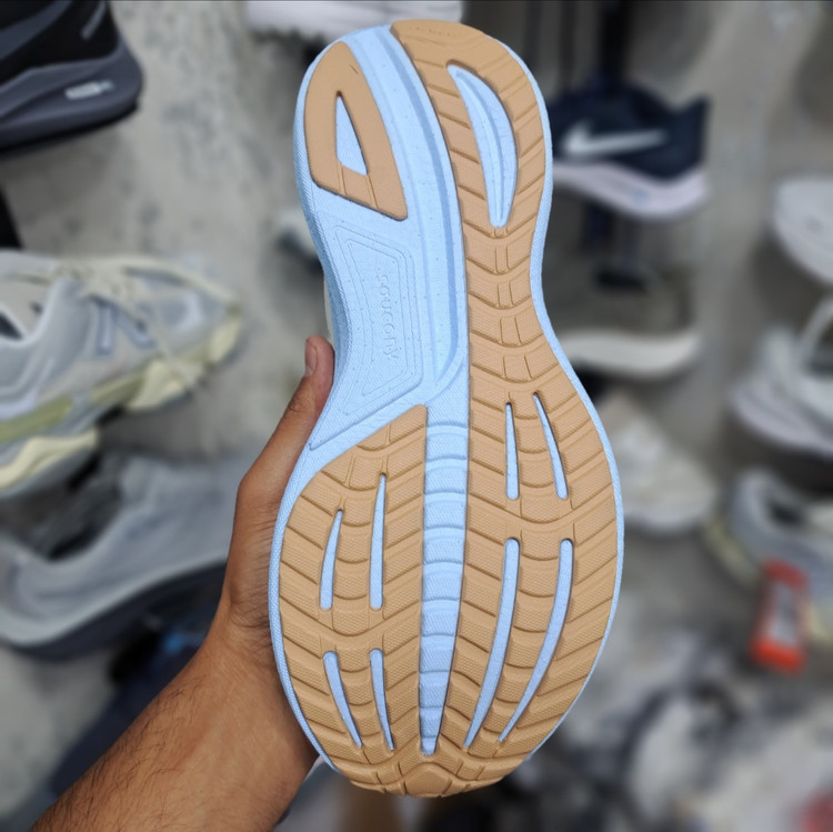 کتونی رانینگ و پیاده روی ساکونی راید ۱۸ Saucony Ride 18 / ضمانت کیفیت و ویتنام / سایز ۴۰ الا ۴۵