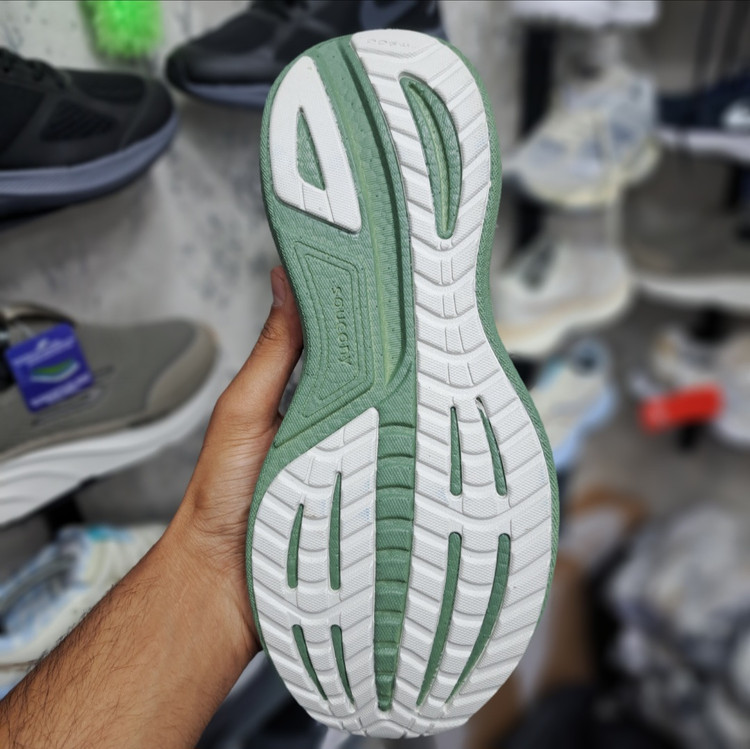 کتونی رانینگ و پیاده روی ساکونی راید ۱۸ Saucony Ride 18 / ضمانت کیفیت و ویتنام / سایز ۴۰ الا ۴۵
