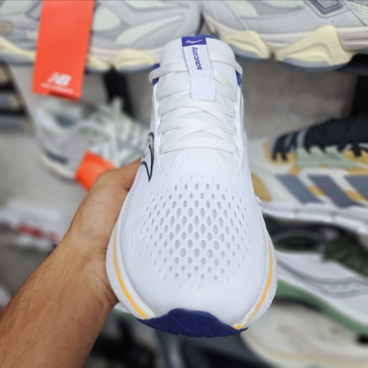 کتونی رانینگ و پیاده روی ساکونی راید ۱۸ Saucony Ride 18 / ضمانت کیفیت و ویتنام / سایز ۴۰ الا ۴۵