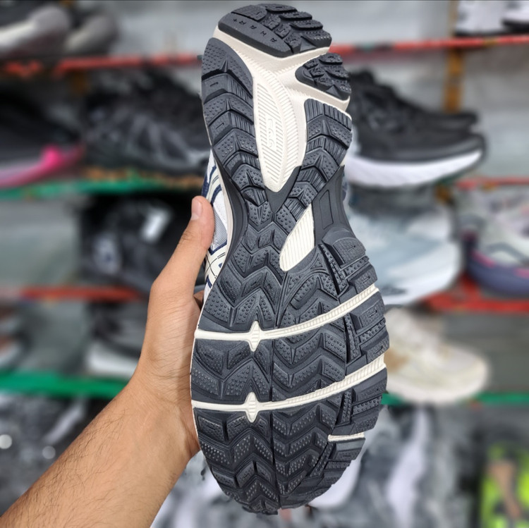 کتونی مسترکوالیتی آسیکس کاهانا ۸ asics kahana 8 / ضمانت کیفیت / سایز ۴۰ الا ۴۵