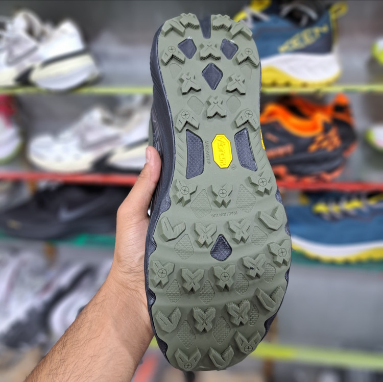 کتونی مسترکوالیتی کلمبیا گورتکس Colombia goretex / زیره ویبرام / ضمانت ویتنامی و کیفیت / سایز ۴۰ الا ۴۵
